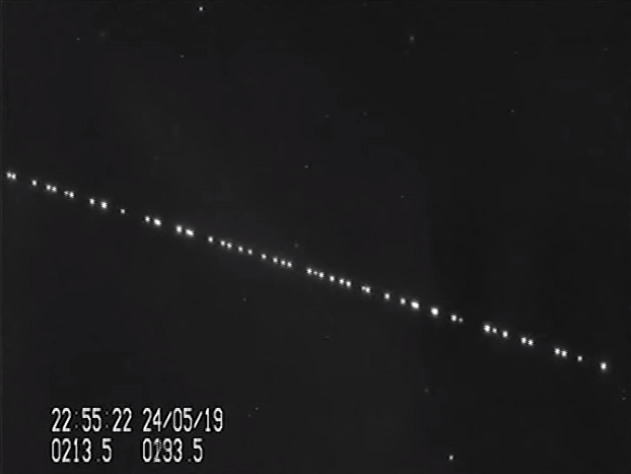 60 спутников SpaceX видно с Земли