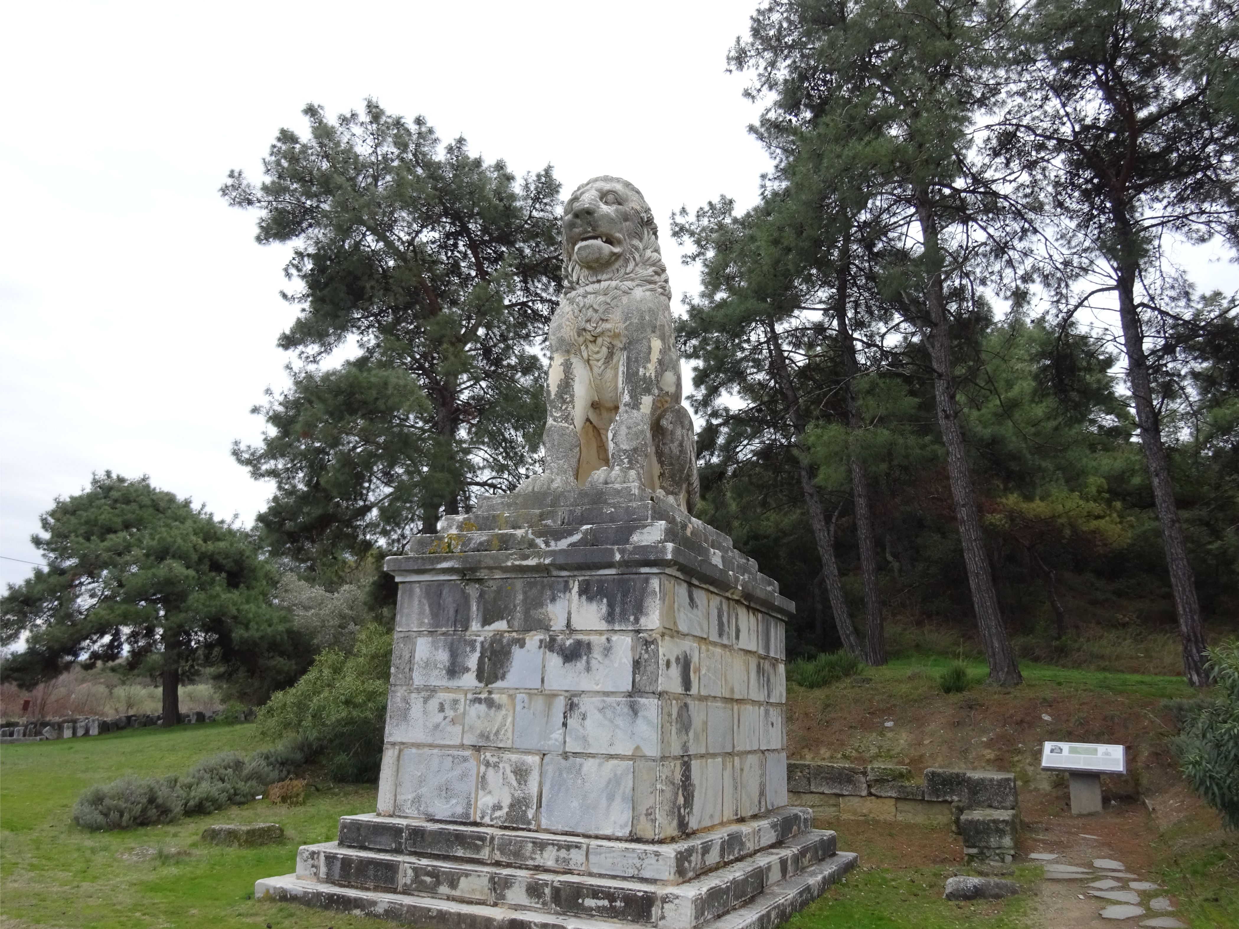 Рисунок 6. Скульптура огромного льва. Рисунок 6. Скульптура огромного льва.