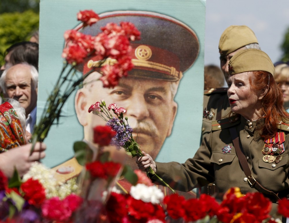 Праздник победы 8 мая. День Победы праздник со слезами на глазах. Ветеран со слезами на глазах. С днём Победы праздник со слезами. Слезы ветеранов.