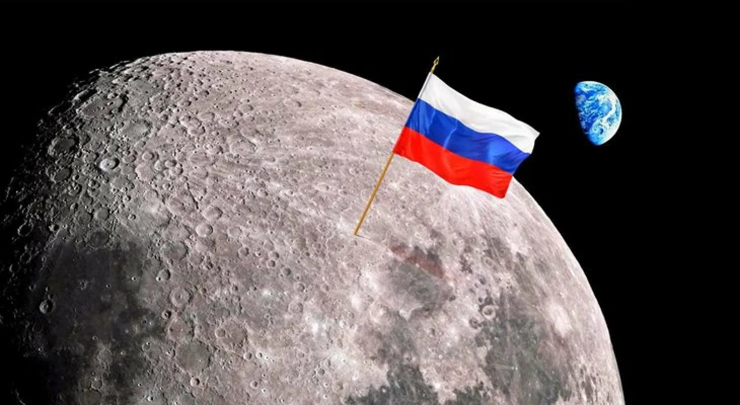 Moon russia. Флаг на Луне. Луна в России. Флаг России на Луне. Российский флаг на Луне.