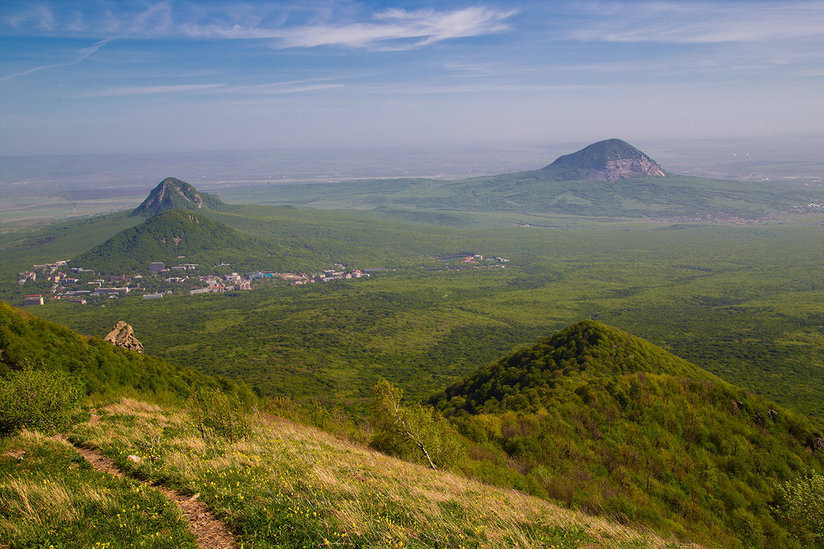 Горы пятигорска. Бештау и Машук горы Пятигорск. Пятигорск гора Бештау Машук Эльбрус. Гора Машук Минеральные воды. Гора Бештау Железноводск.