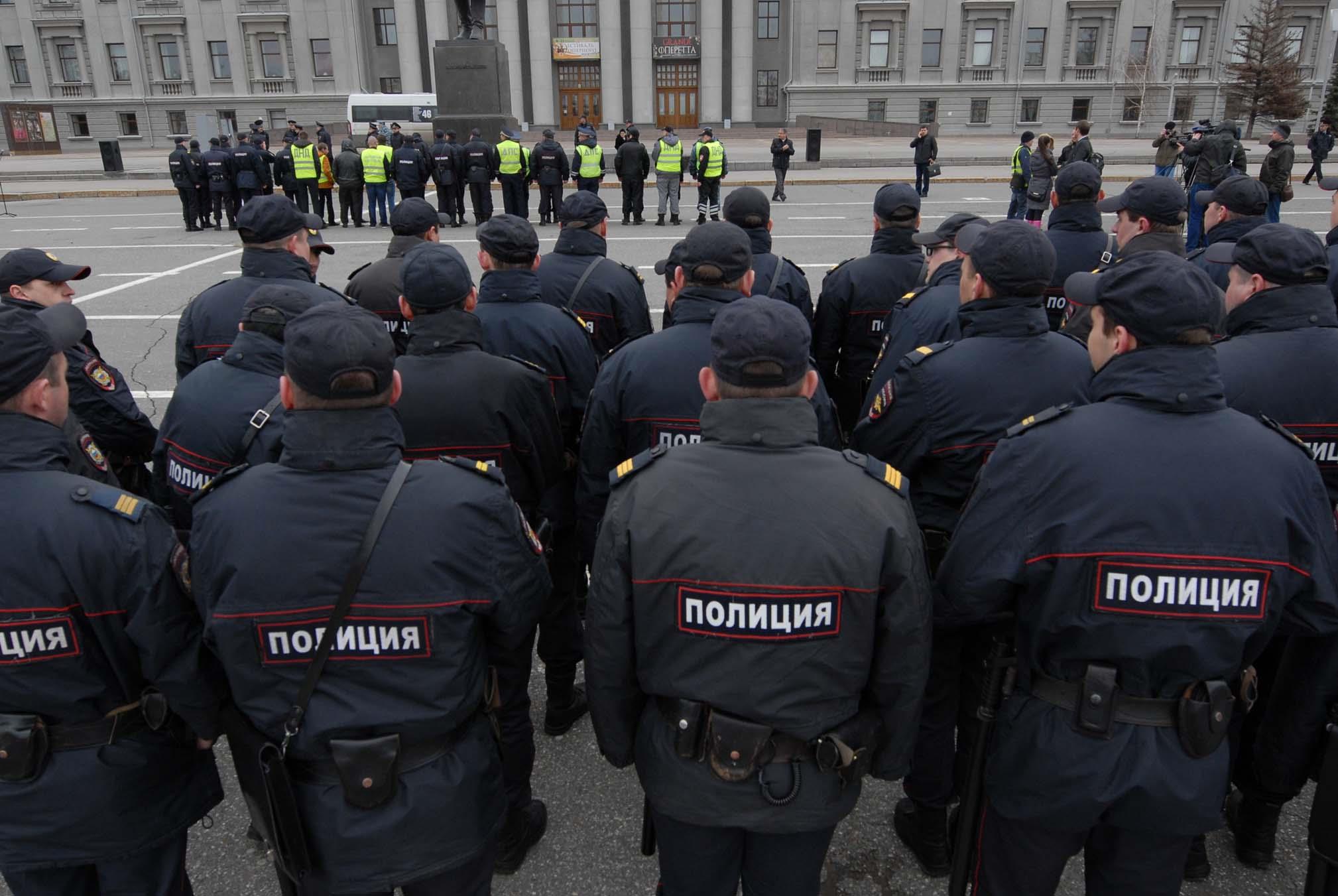 Сколько полиции в крокусе. Полиция. Полиция РФ. Милиция и полиция. Полицейский России.