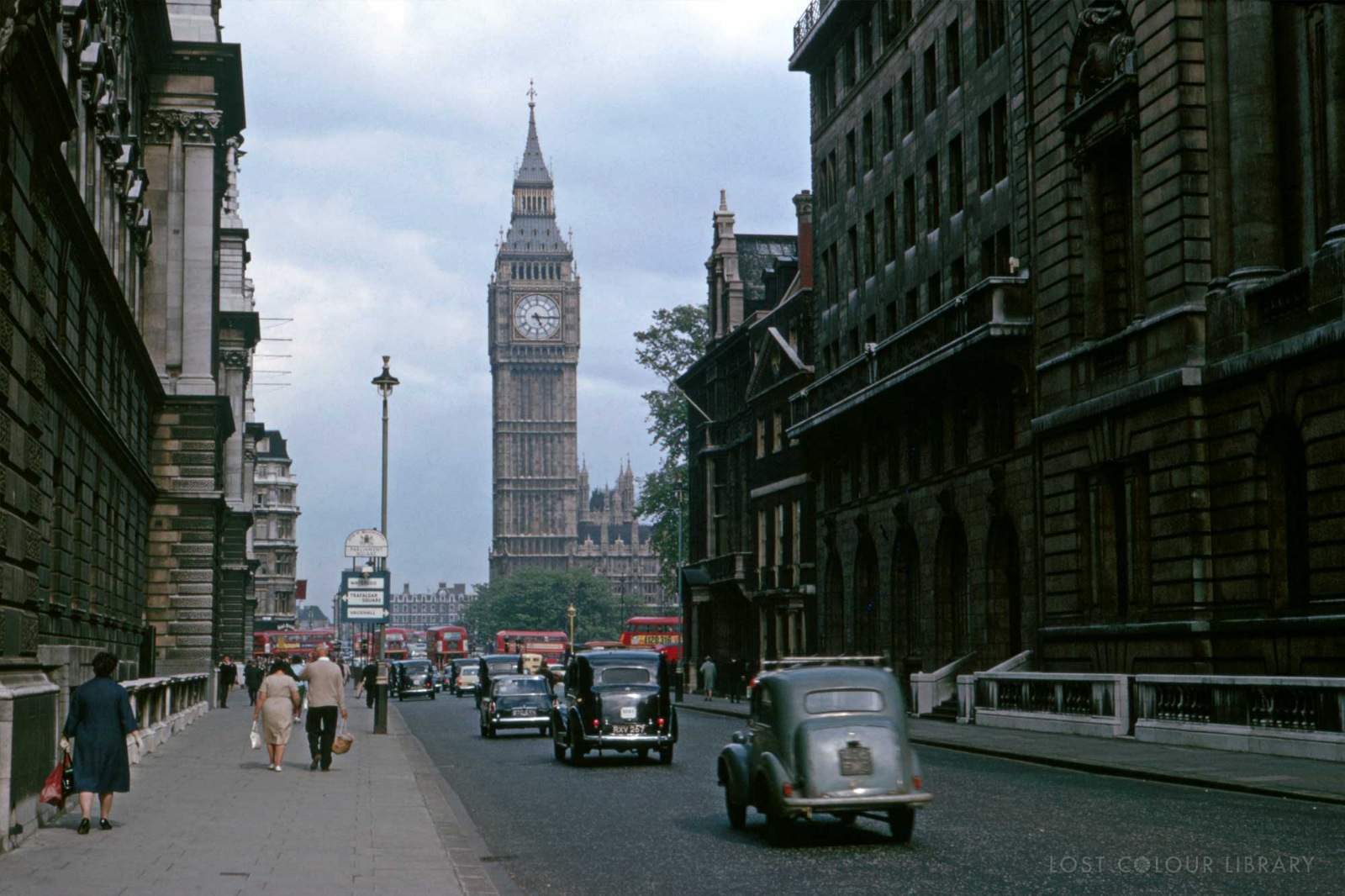 Лондон старый город. Англия 1950-е. Улица Англии 1950е. Лондон 1960 год улицы. Лондон 1990 год.