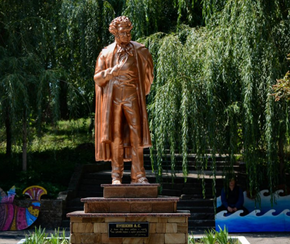 Нерукотворный памятник Пушкину открыли в Донецке