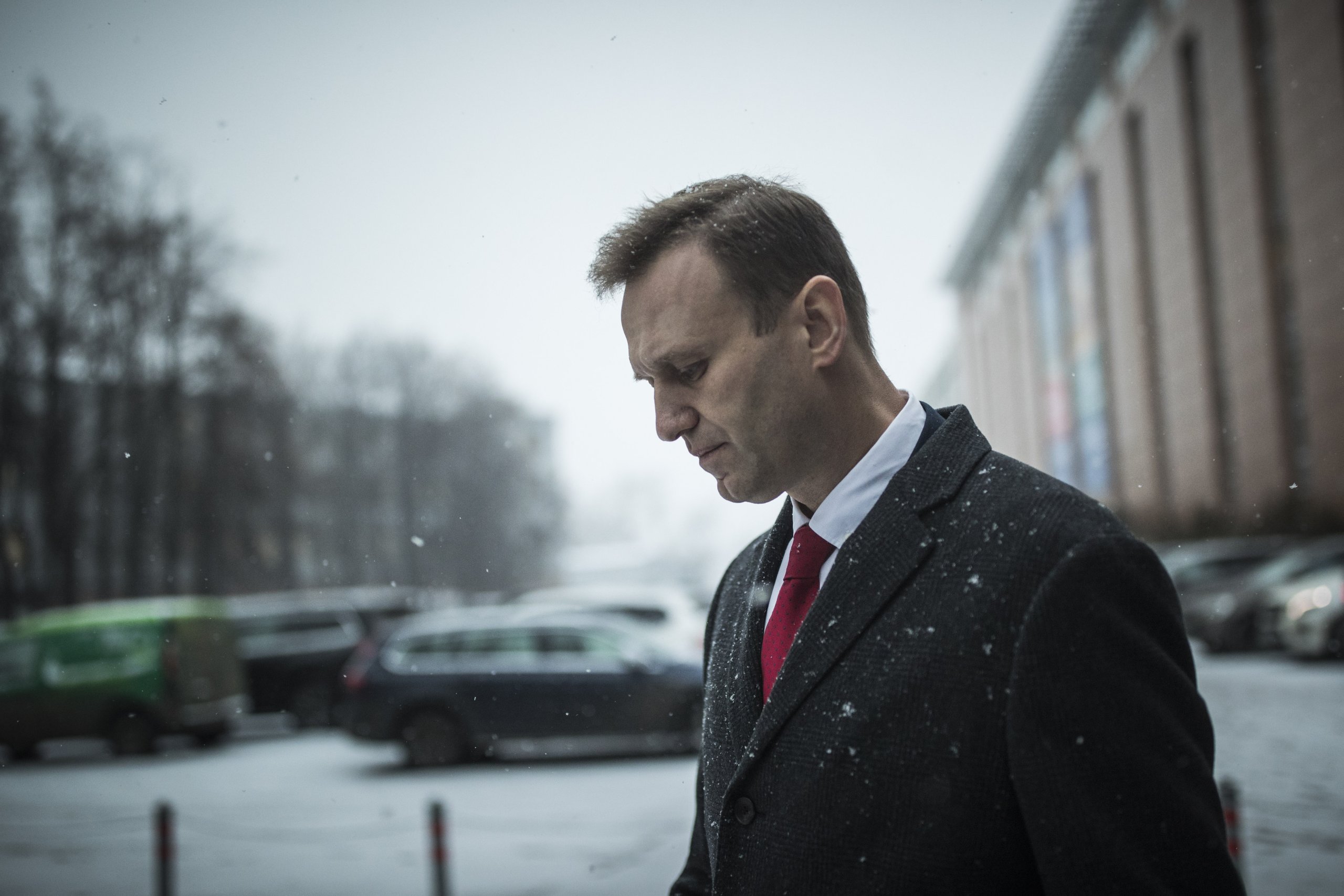 Почему Навальному помогают бизнесмены? Разбираем, кто и для чего оплачивал его лечение и выезд из страны