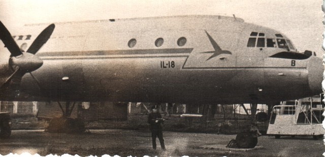 Удачная посадка вне аэродрома на незнакомой площадке румынского Ил-18В