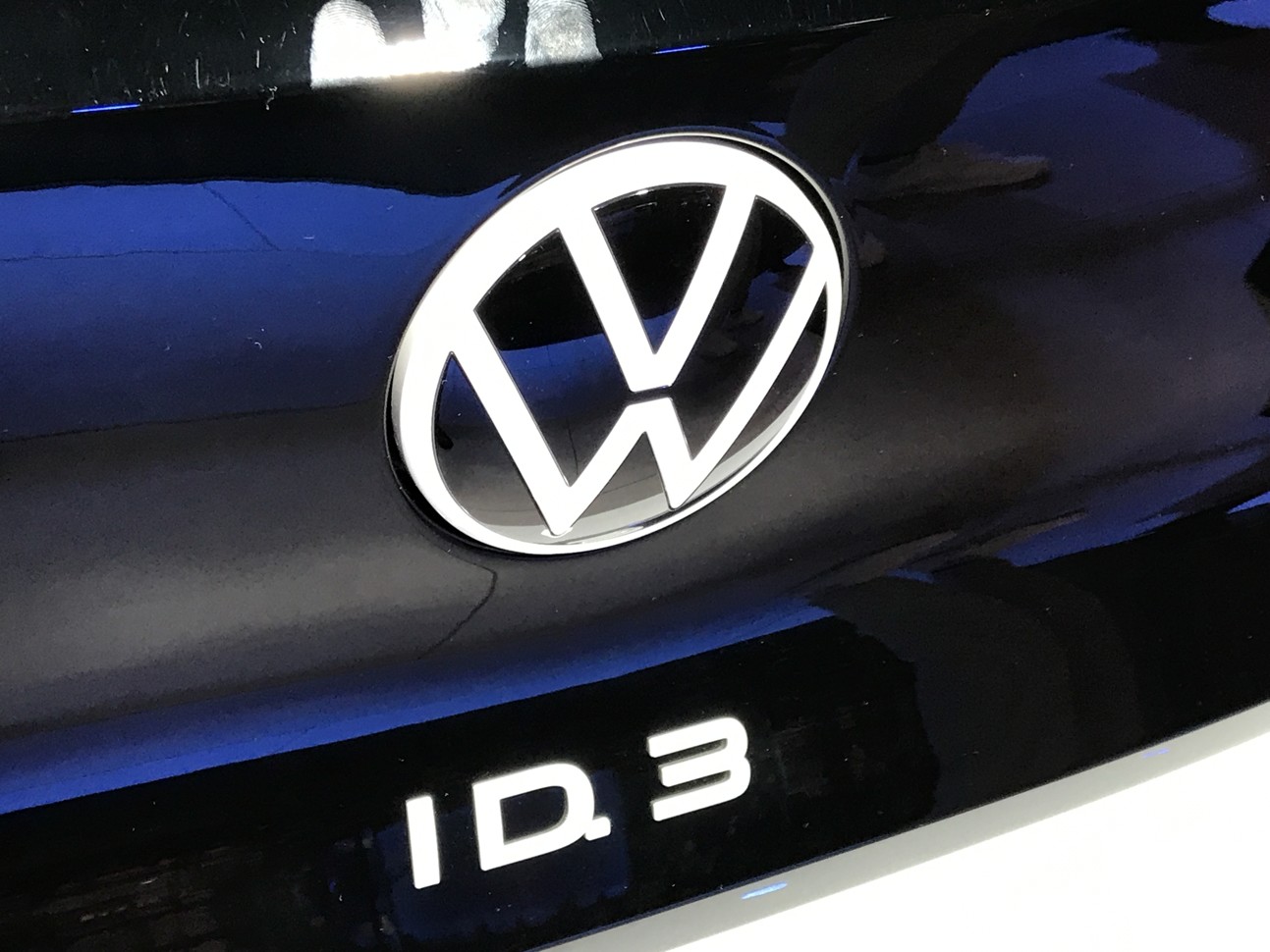 Volkswagen меняет название на volkswagen