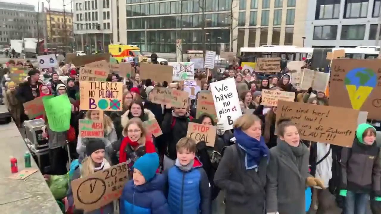 За экологию митинг в Германии. Митинги в Германии Греты. Митинги в Германии Friday for Future. Зеленые сволочи.