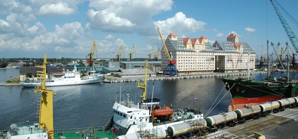 Морской порт калининград. Балтийский порт Калининград. Морской торговый порт Калининград. Морской рыбный порт Калининград. Балтийское море порт Калининград.