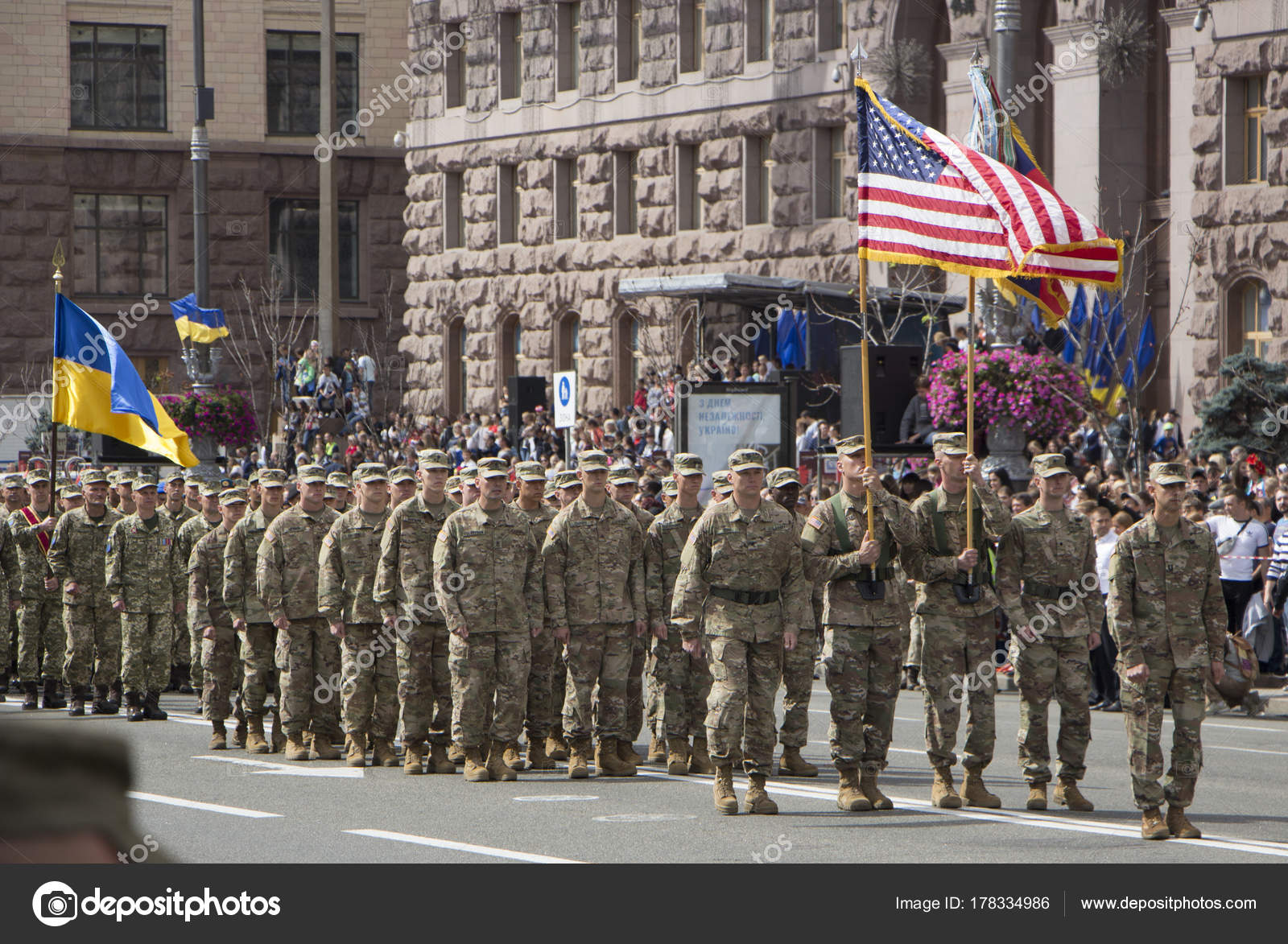 Сша на украинском. Парад американских войск в Киеве. Американцы на параде в Киеве. Американский военный парад. Парад армии НАТО.