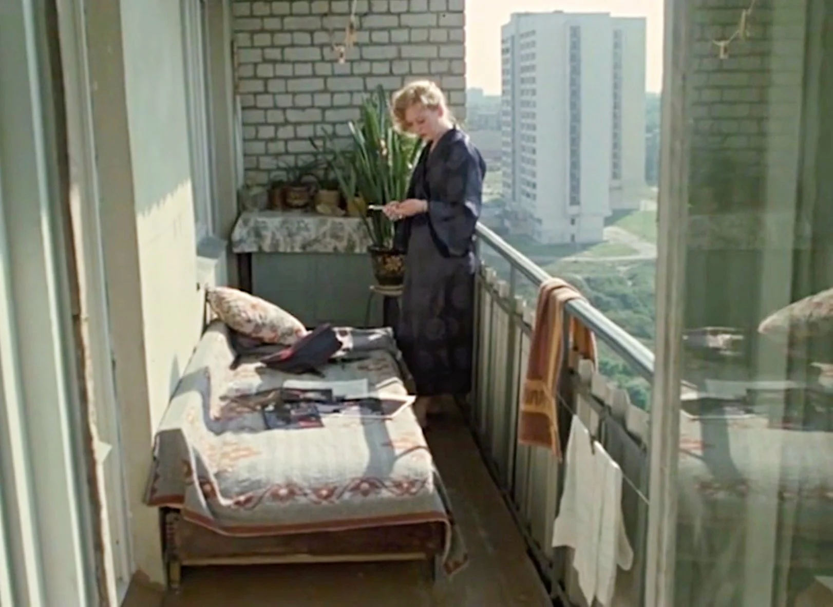 Квартира из фильма «Родня»: детали интерьера, как символ сытой жизни 80-ых