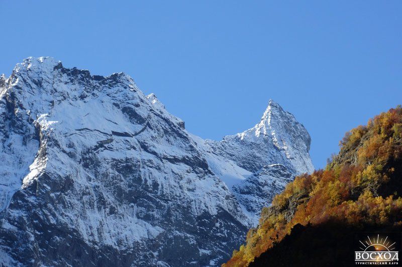 Золотое кавказе. Гора Аманауз Баши. Гора Аманауз фото. Ущелье Аманауз вид на гору Суфруджу зимой. Вершина Суфруджу со стороны Аманауз.