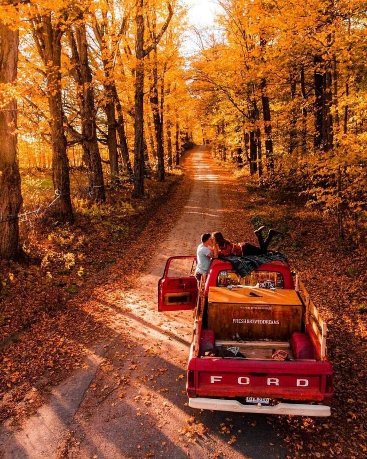 Осенний останавливаться. Осеннее путешествие. Осень путешествия. Путешествие осенью. Осень поездка.