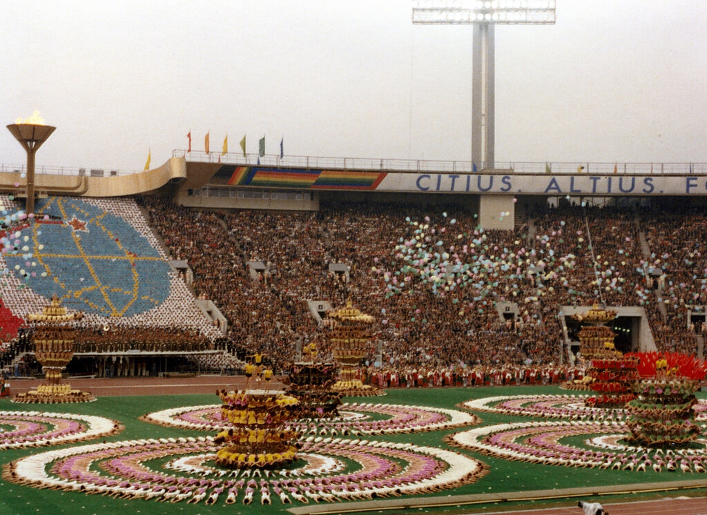 Открытие олимпийских игр москва. Олимпийские игры в Москве 1980. Олимпийские игры 80 года в Москве. Церемония открытия олимпиады 1980.