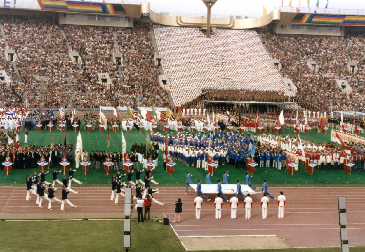 Moscow olympics. Летние Олимп игры в 1980. Олимп игры в Москве. Олимпийские игры 1980 победа Москвы. Советский Союз олимпиада 1980.