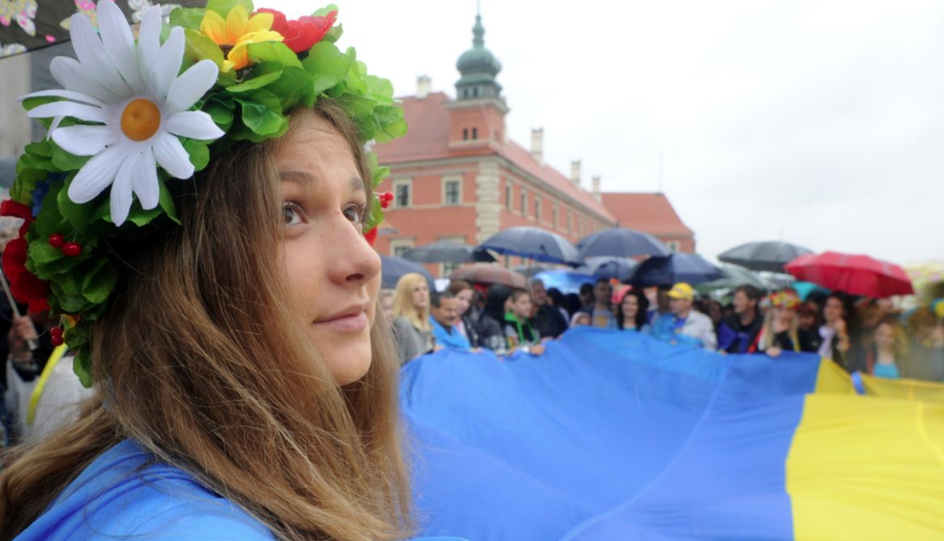 Украинки в Польше. Поляк и украинская девушка. Поляки и украинцы. Украинские беженки.