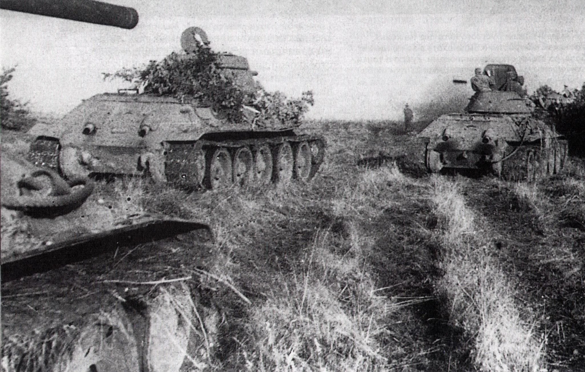 Советский танк 1943 года. Курская битва танк т 34. Т 34 Курская дуга. Т-34 Курская битва. Танк т-34-76 Курская битва.