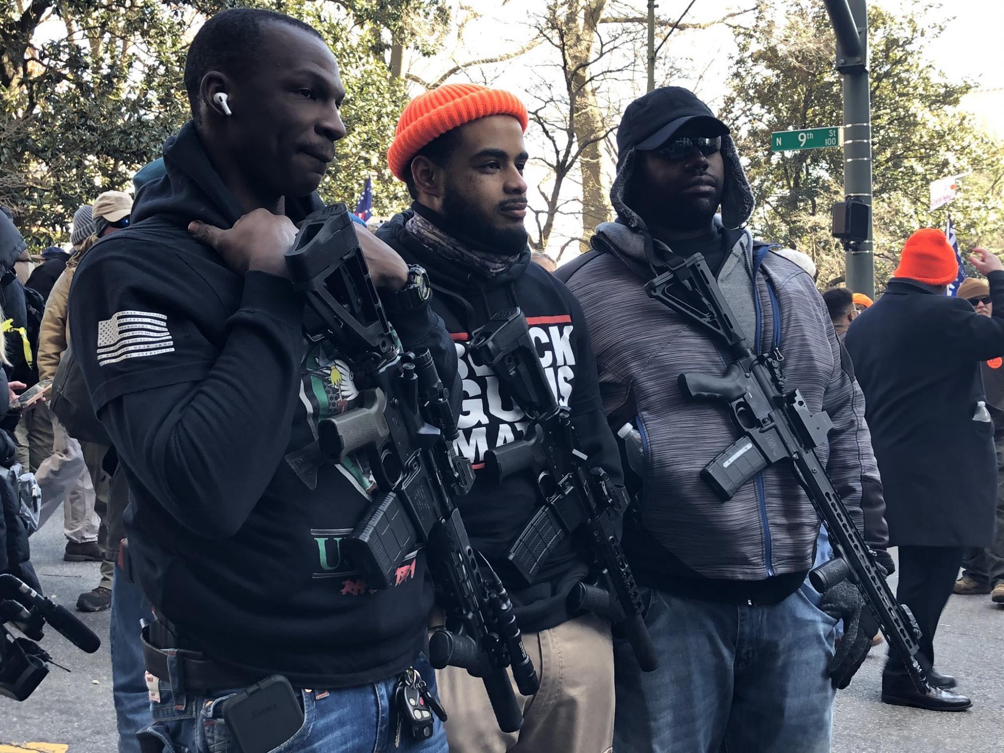 Вооруженные м граждане. Вооруженные люди в сша. Вооруженные американцы. Открытое ношение оружия в техасе. Вооруженные м граждане.