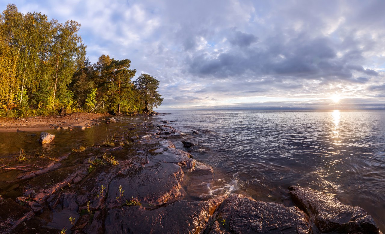 Водами онеги. Озеро Онега Карелия. Щелейки Онежское озеро. Онежское озеро Петрозаводск. Берег Онежского озера, Карелия.
