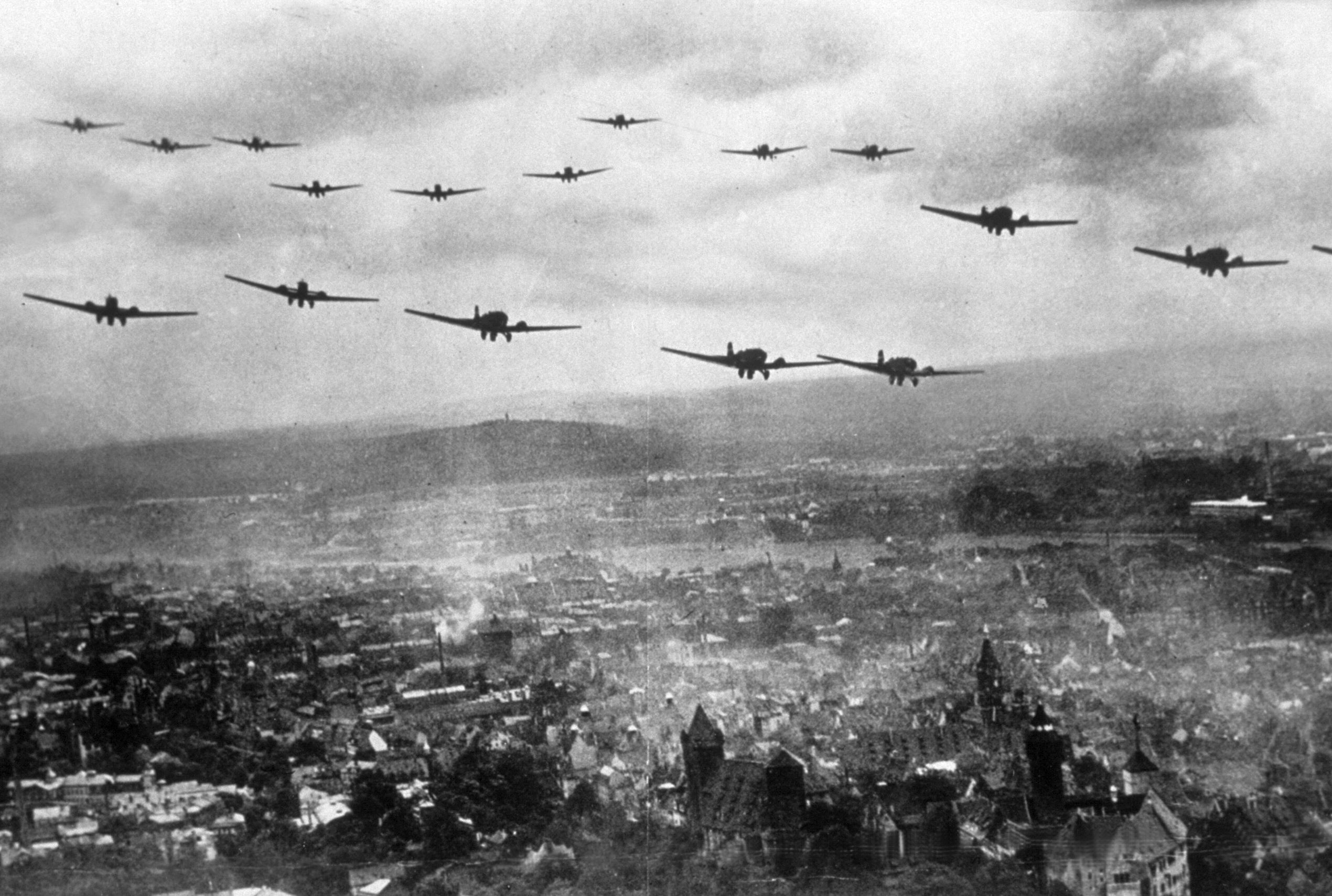 22 июня 1945 г. Начало войны 1941 бомбежка. 22 Июня 1941 бомбежка бомбежка. Наступление немцев 22 июня 1941.