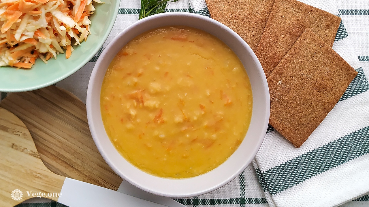 Гороховый суп в год. Суп гороховый. Суп-пюре «гороховый». Суп пюре из гороха. Суп-пюре с морковью.