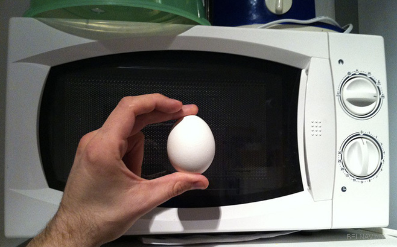 Можно ли вареное яйцо в микроволновке. Яйцо в микроволновке. Микро яйца. Яйцо в микроволновку. Яйцо микроволновая печь.