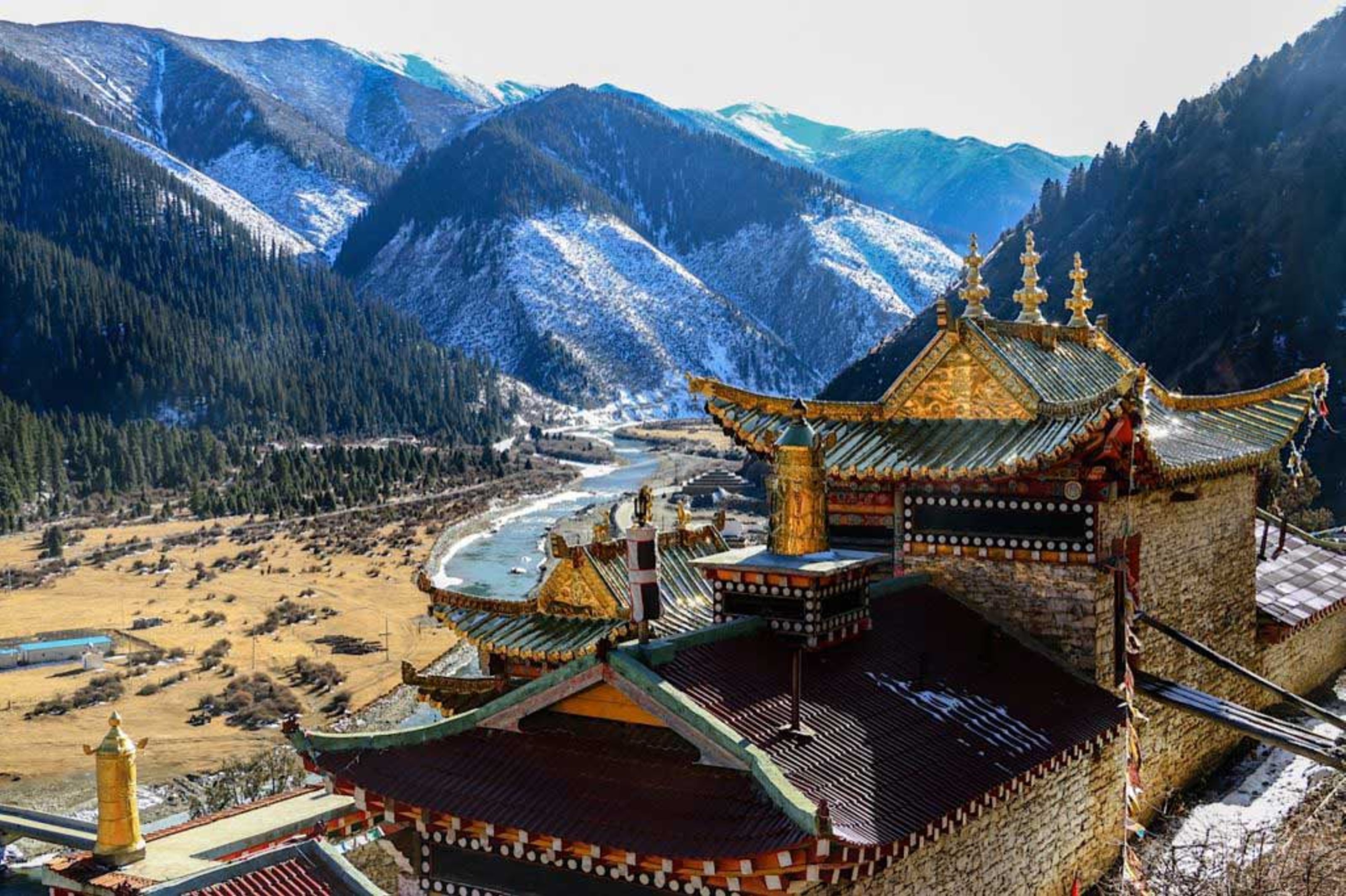 Включи тибетскую. Провинция Сычуань Китай. Горы Сычуань Китай. Тибет Сычуань. Чэнду провинция Сычуань.