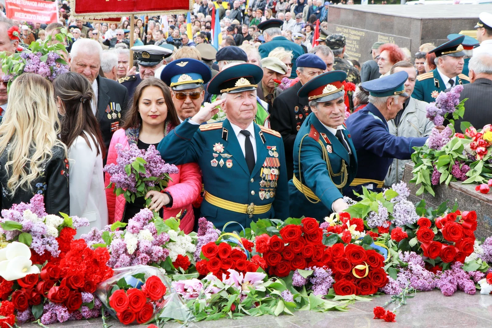 Страны празднующие день победы. Празднование дня Победы. С праздником днем Победы. Празднование Победы 9 мая. С днём Победы 9 мая.