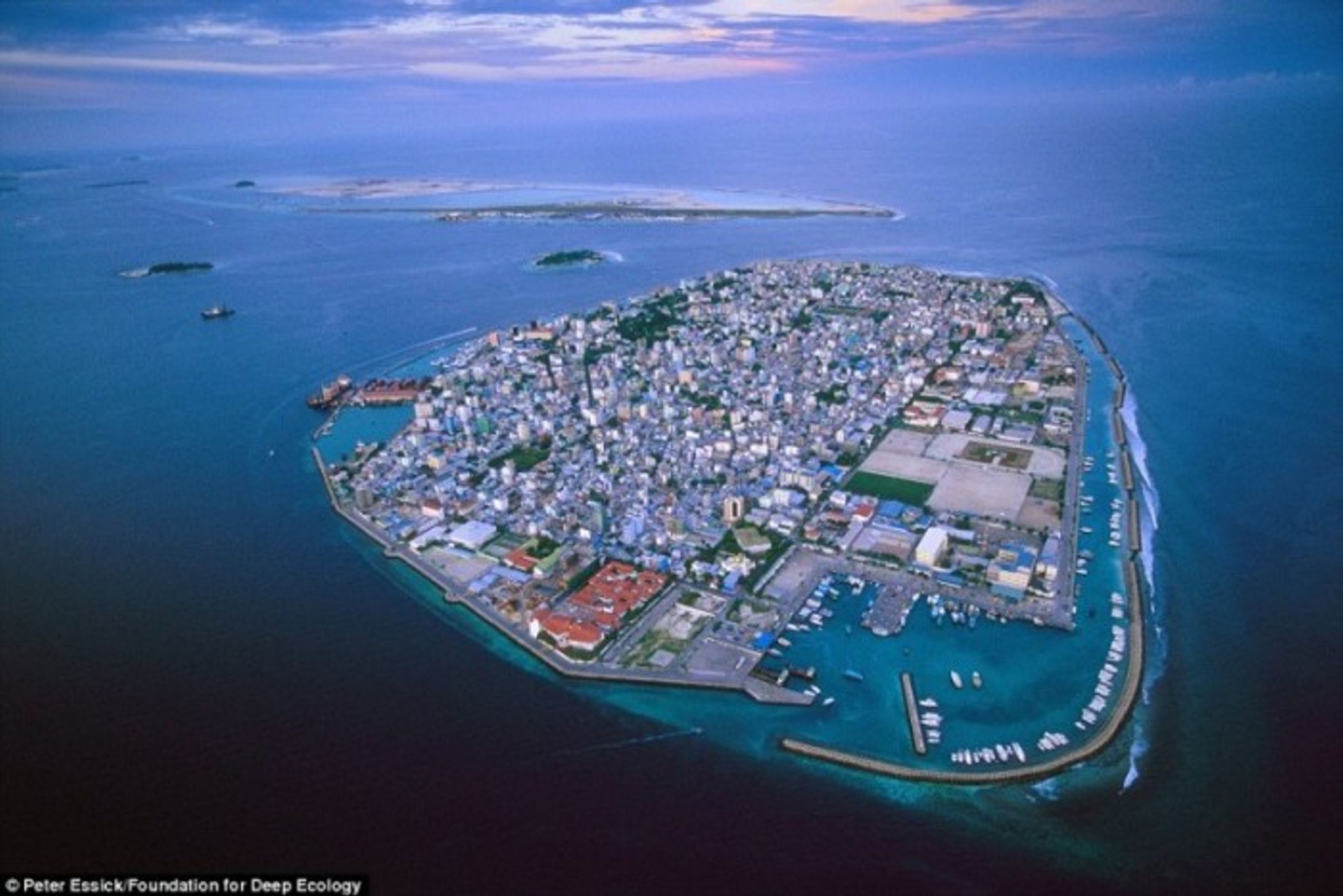 Страна в которой есть остров. Мале Мальдивы. Мале столица Мальдив. Мальдивы затопление. Остров государство.