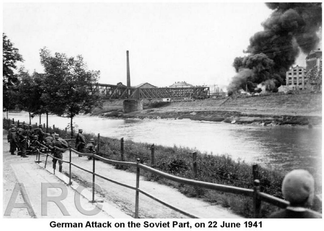 23 июня 1941 г. Перемышль 1941 год 22 июня 1941. Перемышль 23 июня 1941. Бой за Перемышль 1941. Железнодорожный мост 22 июня 1941 года.