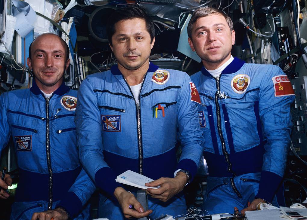 Савиных космонавт википедия. Экипаж корабля "Союз т-2" 1980.