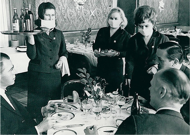 История одной фотографии: советские официантки в разгар эпидемии, 1969