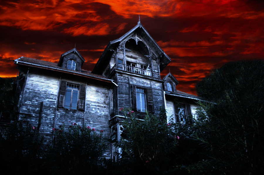 Scary home. Особняк с привидениями (2003). Дом с привидениями (Haunted House) hinid. Проклятый особняк штат Индиана. Мрачный дом.