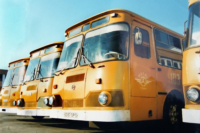 Почему в СССР городские автобусы красили в 