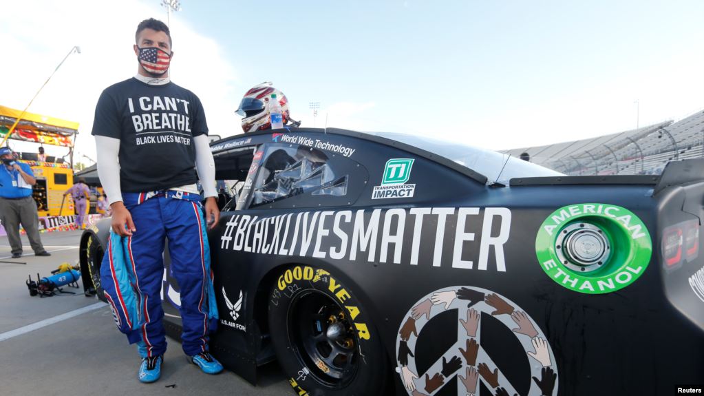 Мир потрясен мерзким расистским преступлением против гонщика NASCAR