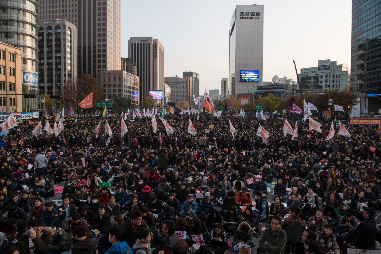 Южнокорейская оппозиция. Пак Кын Хе митинги. Южная Корея митинг протеста против президента. Митинг в Южной Корее 2016. Митинги в Южной Корее.