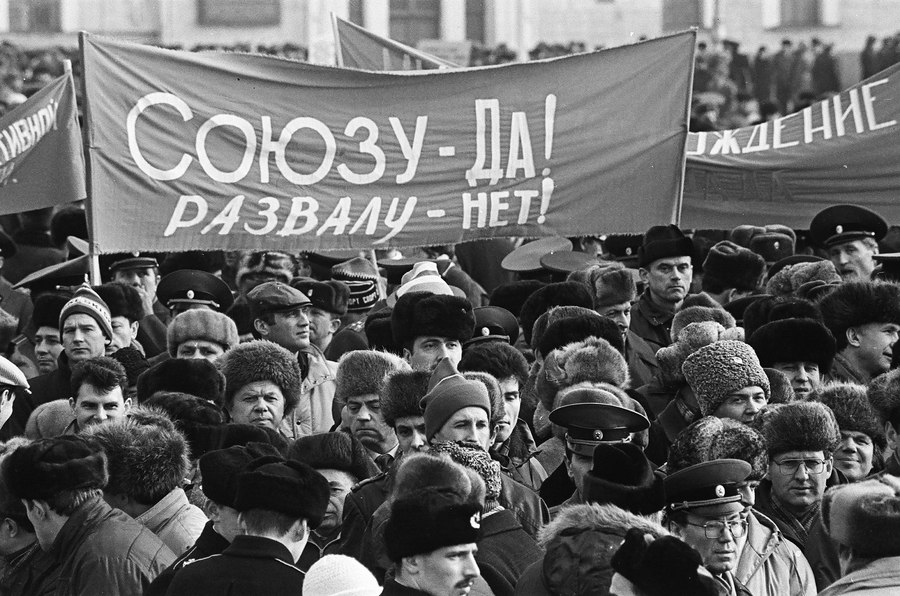 О распаде СССР и поправках в Конституцию