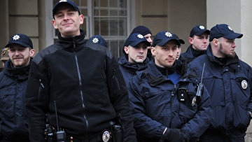 Бесхребетная украинская полиция...