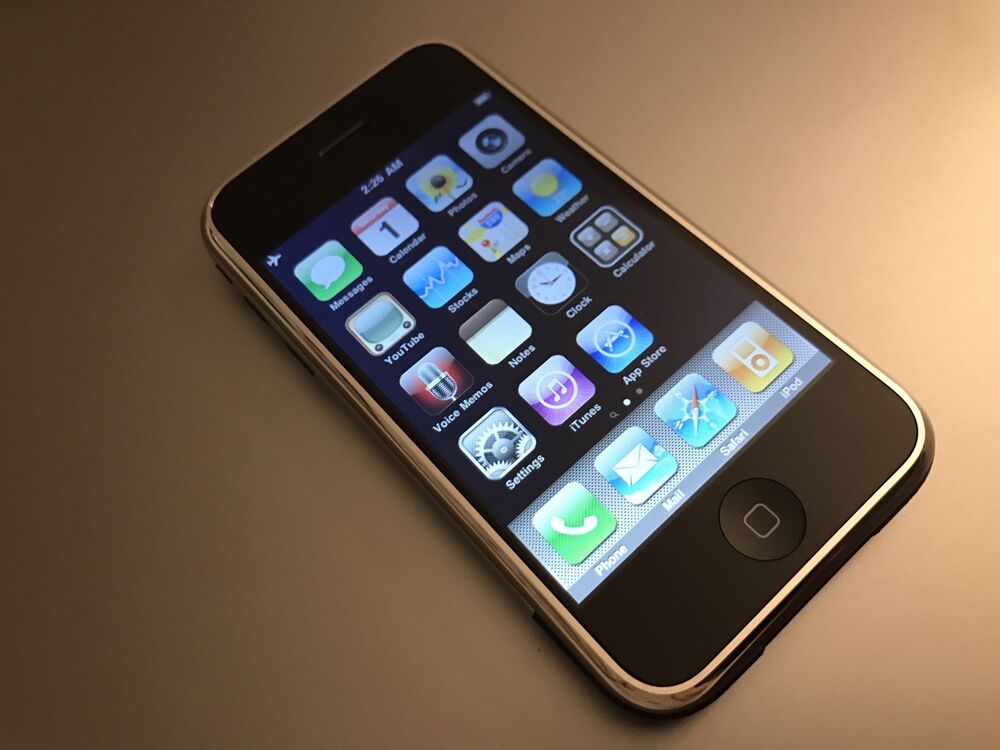 Года выпуска первого iphone. Iphone 1. Эпл 1 айфон. Iphone 1g. Айфон 1 2007.