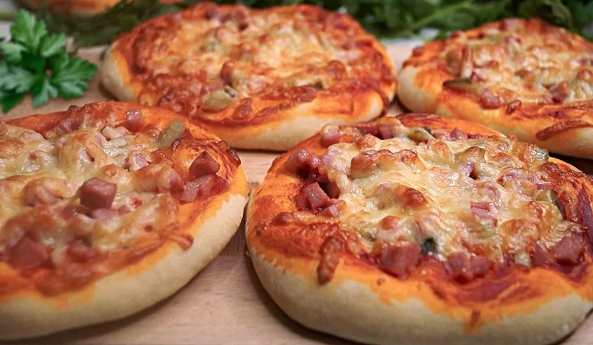 что класть в пиццу с колбасой и сыром в духовке фото 85