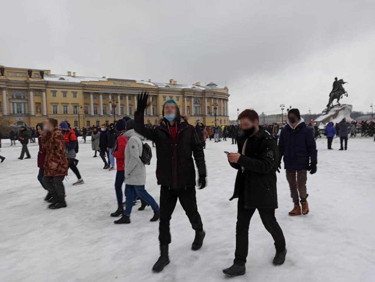 Петербург подростки. Митинг Сенатская. Задержали школьника на митинге в Москве. Покровский парк стихийный митинг.