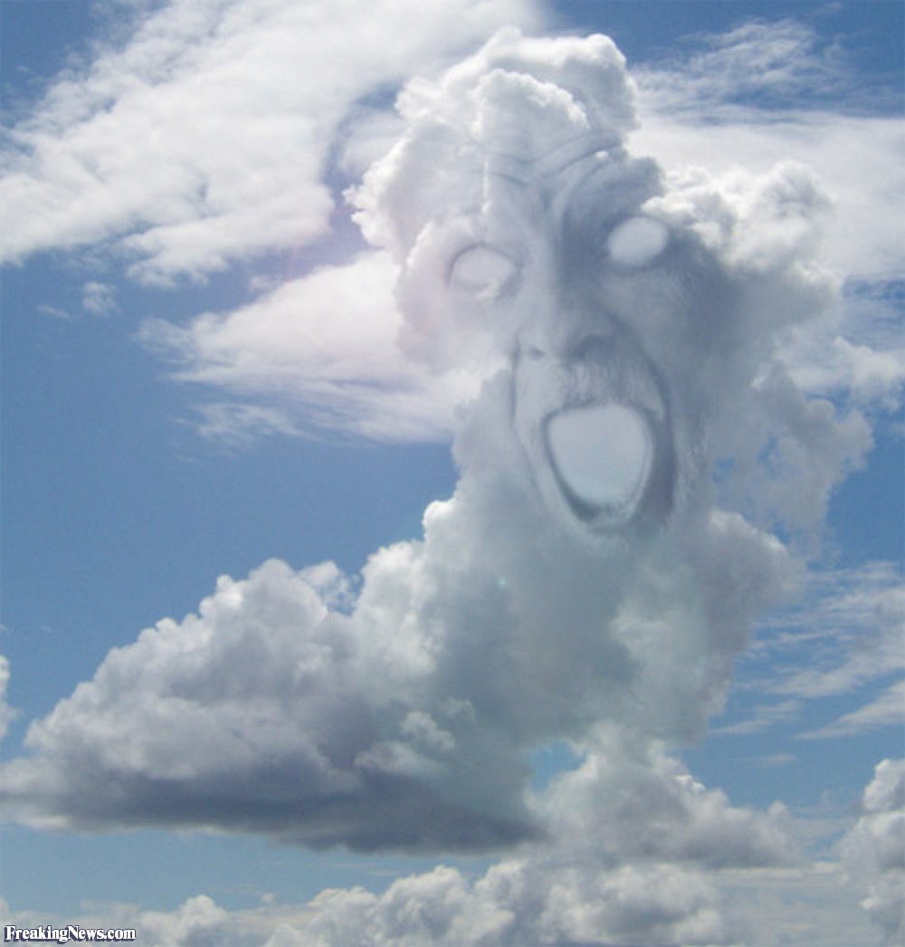 В небе видит знак. Лицо из облаков. Облако в форме лица. Необычные облака. Фигуры из облаков.