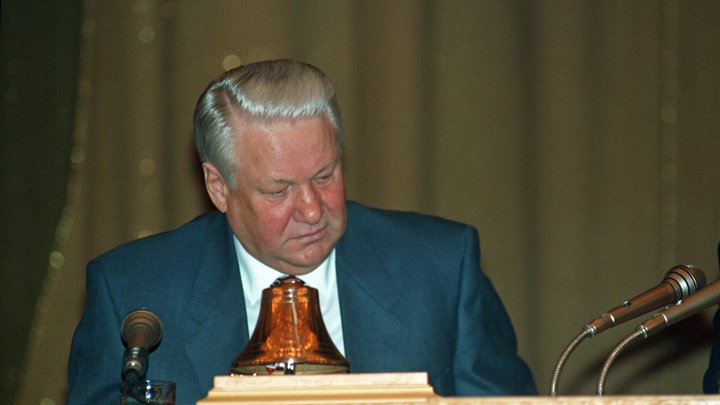 Ельцин поставил русских на колени перед США, а теперь - "Здравствуй, тётя, Новый год…"