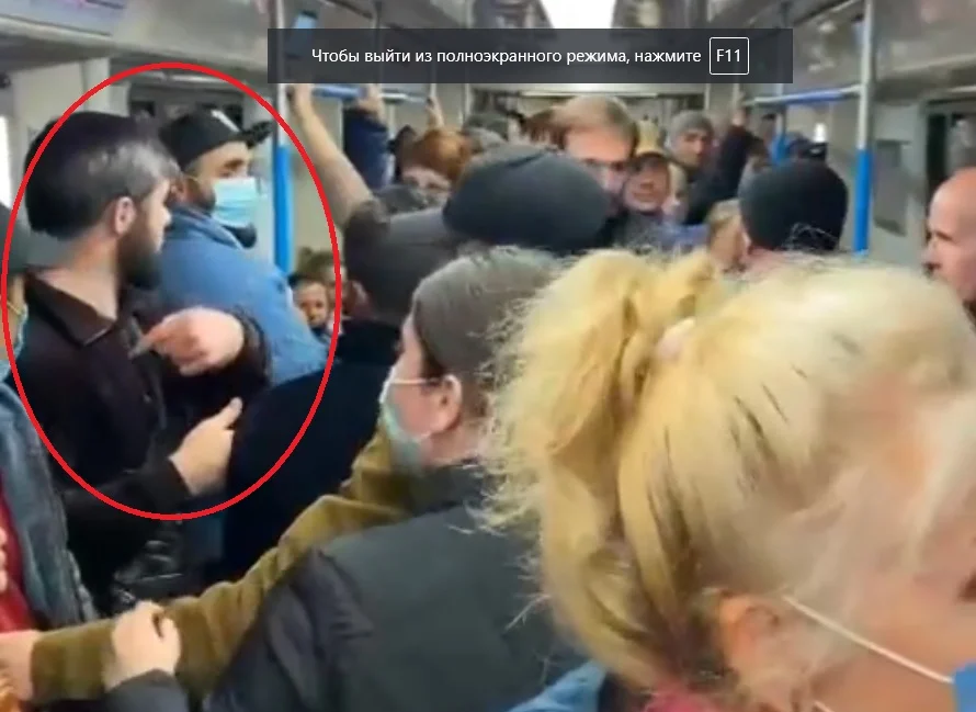 "Давай, выходи!": пассажиры московского метро дали отпор группе мигрантов