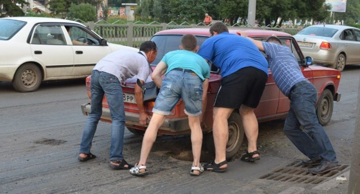 Колесо попало в люк