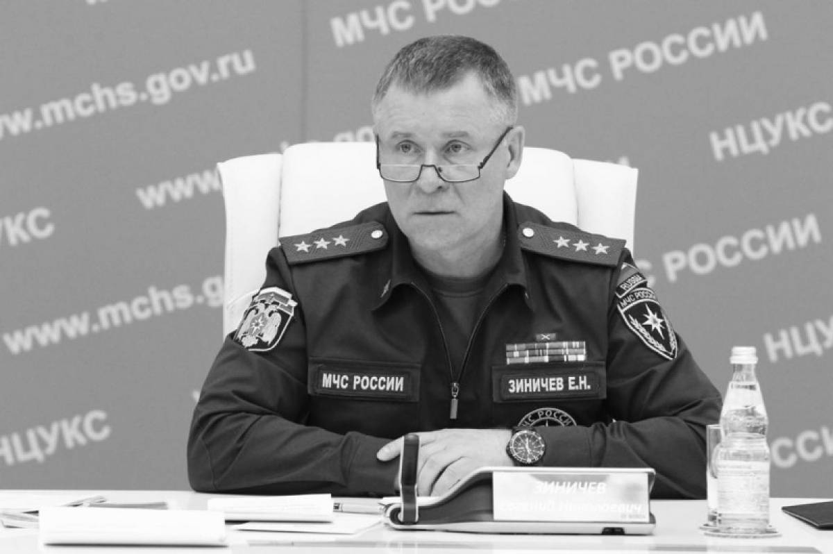Глава мчс пожелал онкологии. Зиничев Александр. Смерть министра МЧС Зиничева. Сергей Зиничев. Рыков Сергей МЧС России Министерство обороны.