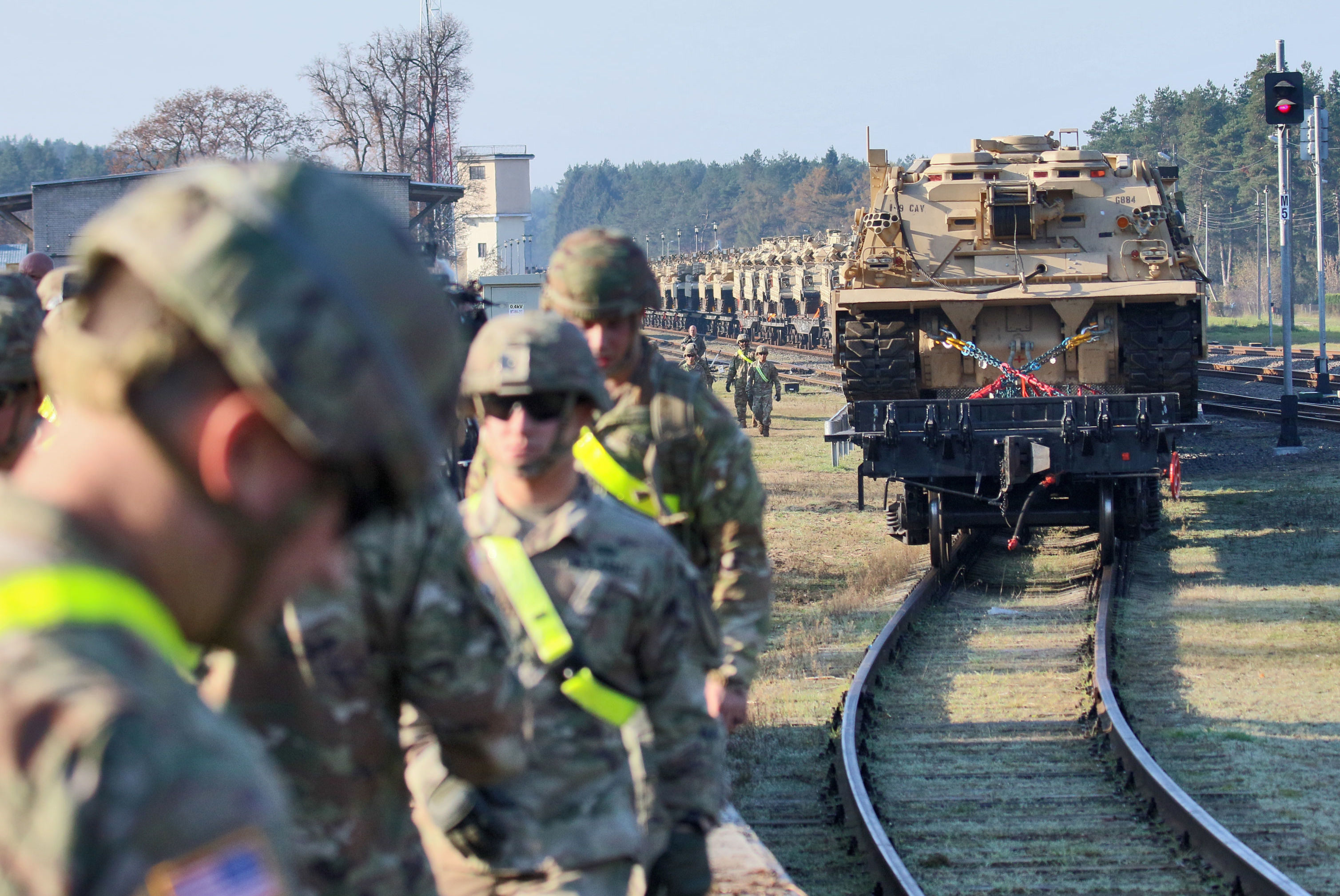 Военные нато на границе. Танки НАТО У границ Белоруссии. Войска НАТО на границе с Беларусью. Армия НАТО У границ Белоруссии. Военные учения.