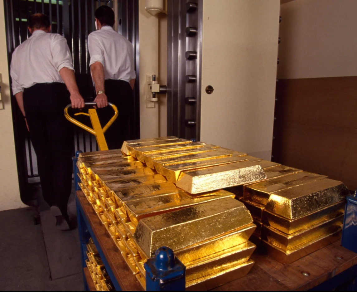 Масштабный легализованный грабёж: за 2020-2021 годы из России умыкнули 600 тонн золота и 122 миллиарда долларов