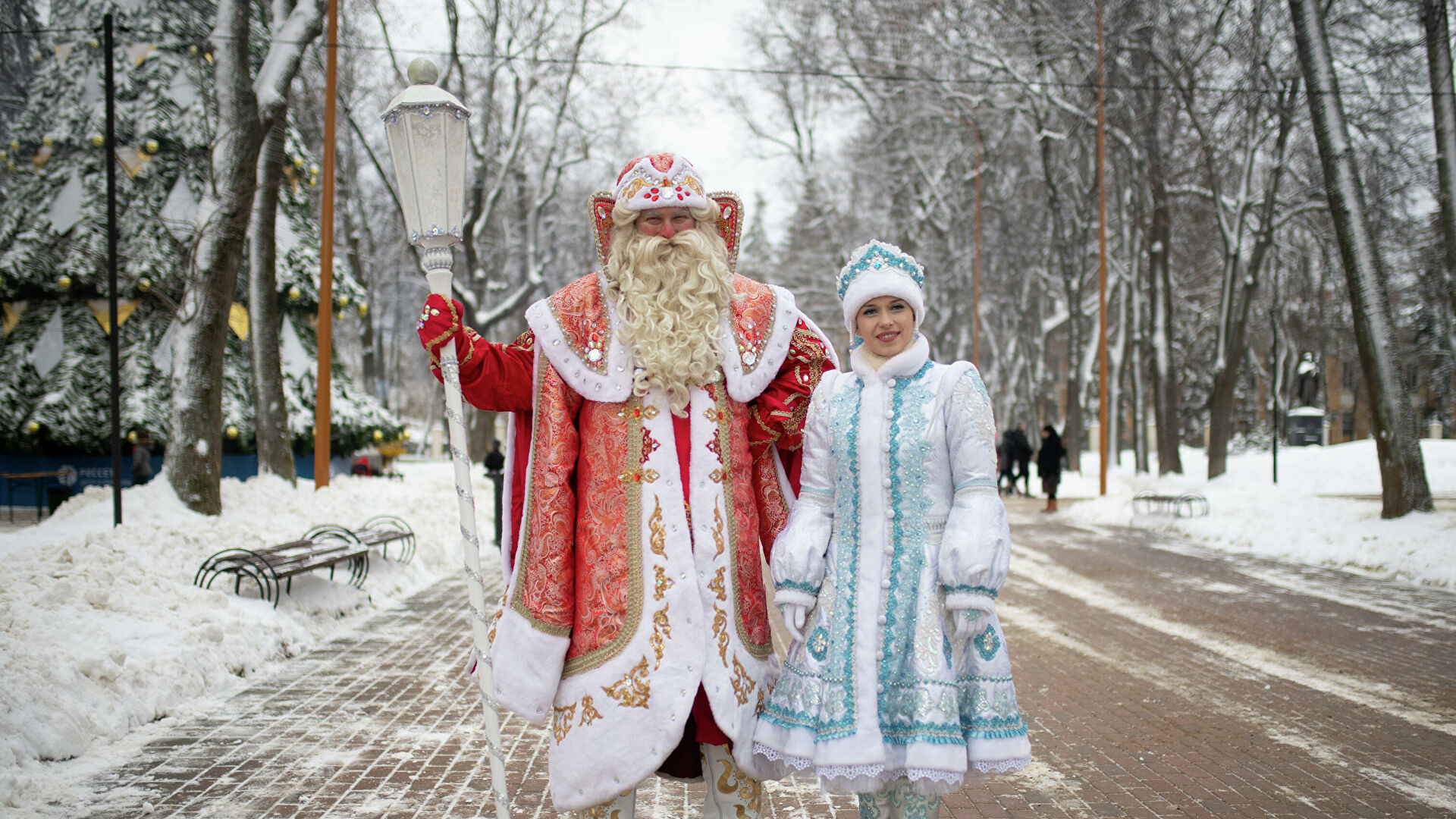 Сегодня 18 ноября. Дед Мороз и Снегурочка. Дедушка Мороз. Дед Мороз в хорошем качестве. Великий Устюг новый год.