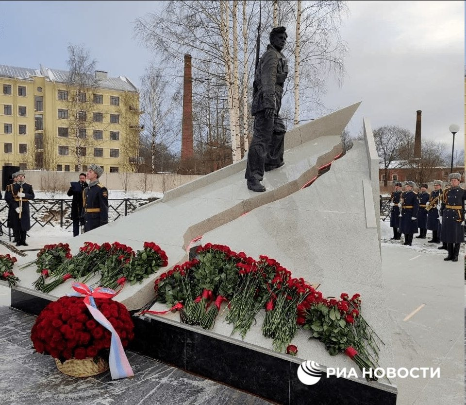 Мемориал к 100 летию кронштадтского восстания. Памятник участникам Кронштадтского Восстания в Кронштадте. Кронштадт памятник восстанию. Памятник жертвам Кронштадтского мятежа.